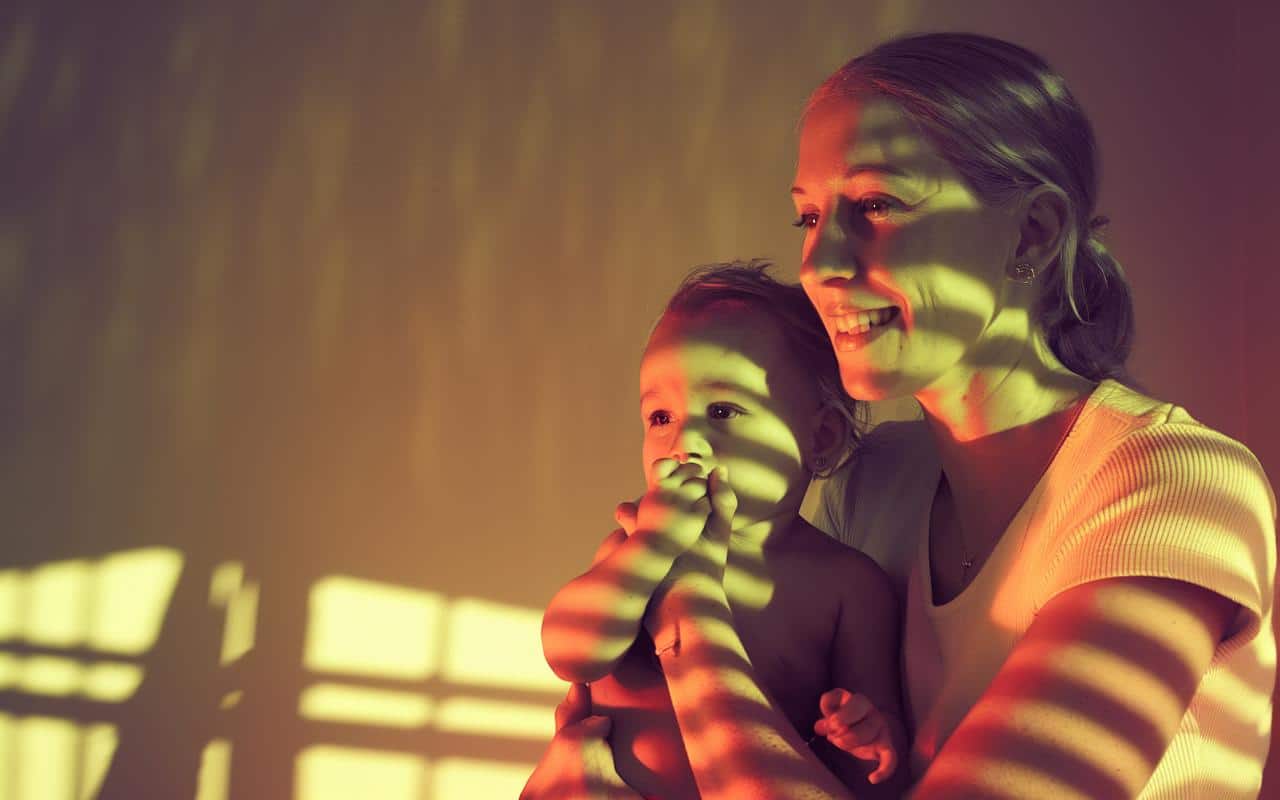 Il 67% delle madri europee soffre di sovraccarico mentale: tutto ciò che finalmente si dovrebbe fare per cambiare la situazione